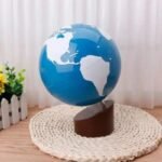 minimalistyczny niebiesko bialy glob ziemski do dekoracji simple 602 1