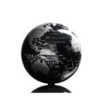 Nowoczesny Globe z czarnym i srebrnym wykończeniem jako element dekoracyjny - simple