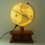 swiatowy glob o wysokosci 23 cm z drewnianym pojemnikiem simple 453 1