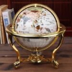 vintagejdy globus ziemski dekoracyjny z biala struktura zloto simple 306 1
